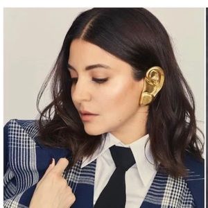 - NEW GUCCI GOLD EAR CUFF (Right Ear)